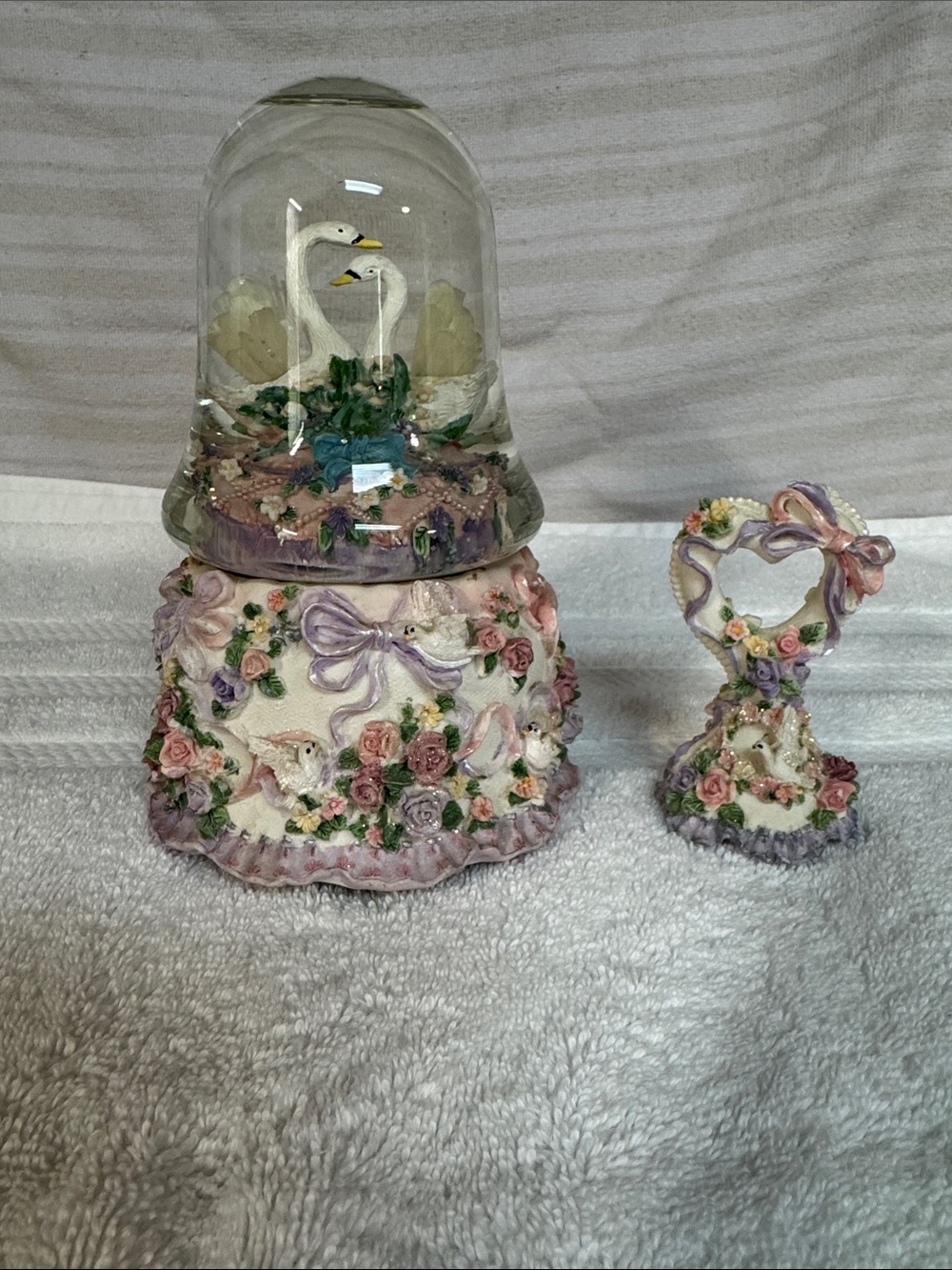 Romantic Swan Musical Snow Globe with Floral Base - White & Lavender w/Light